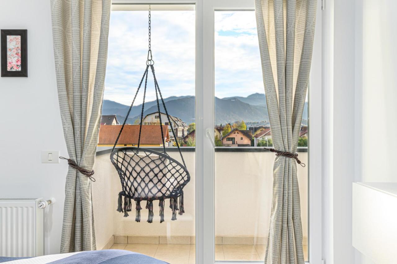 Cozy Apartment With View Brasov Sign Exterior photo