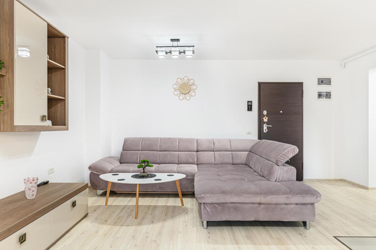 Cozy Apartment With View Brasov Sign Exterior photo